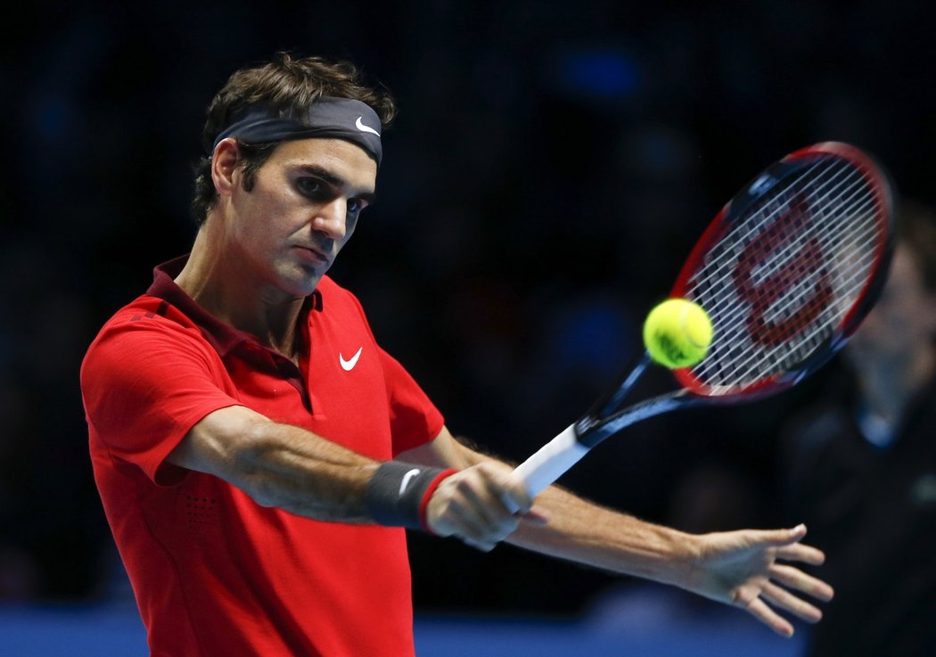 Švýcarský tenista Roger Federer vyhrál v úvodním utkání Turnaje mistrů nad Kanaďanem Milošem Raonicem 2:0 na sety.