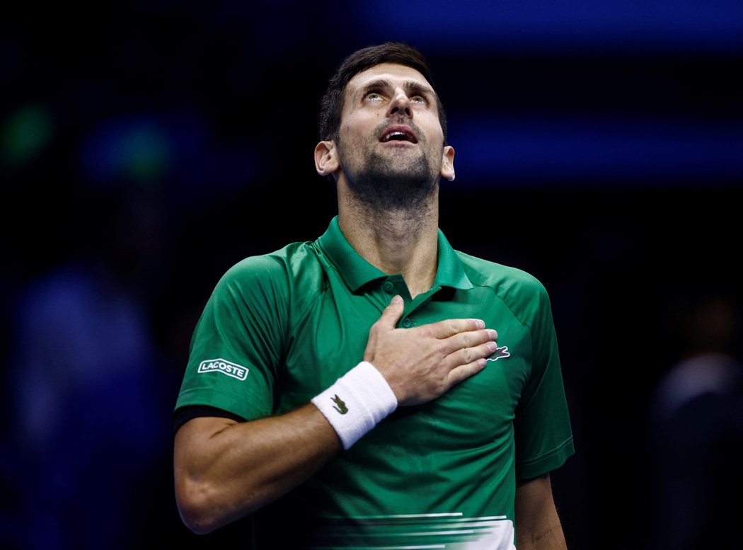 Novak Djokovič se raduje z finálové triumfu na Turnaji mistrů