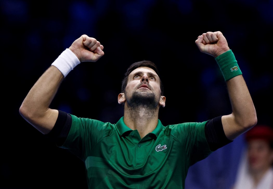 Novak Djokovič se raduje z finálové triumfu na Turnaji mistrů
