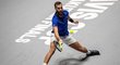 Francouzský tenista Benoit Paire v daviscupovém utkání proti Novaku Djokovičovi