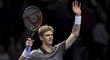 Kevin Anderson se raduje z úvodního vítězství na Turnaji mistrů