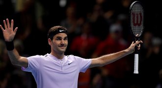 Federer je na Turnaji mistrů v semifinále. Sock o postup vyzve Zvereva