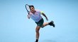 Šestinásobný vítěz Turnaje mistrů Roger Federer porazil v Londýně německého tenistu Alexandera Zvereva a postoupil do semifinále