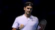 Šestinásobný vítěz Turnaje mistrů Roger Federer porazil v Londýně německého tenistu Alexandera Zvereva a postoupil do semifinále