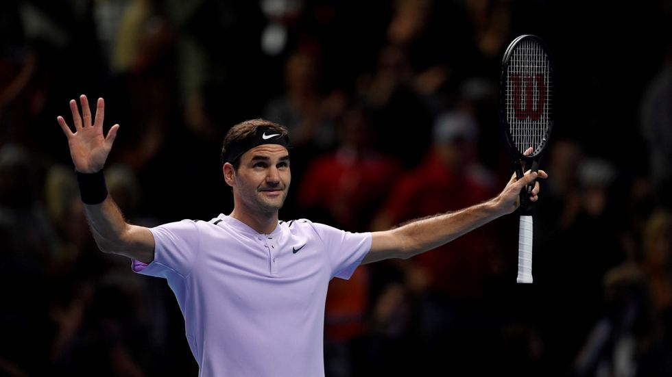 Šestinásobný vítěz Turnaje mistrů Roger Federer porazil v Londýně německého tenistu Alexandera Zvereva a postoupil do semifinále