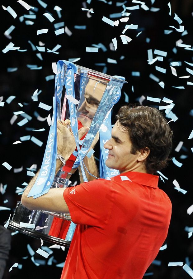 Roger Federer slaví triumf na Turnaji mistrů Roger Federer slaví triumf na Turnaji mistrů