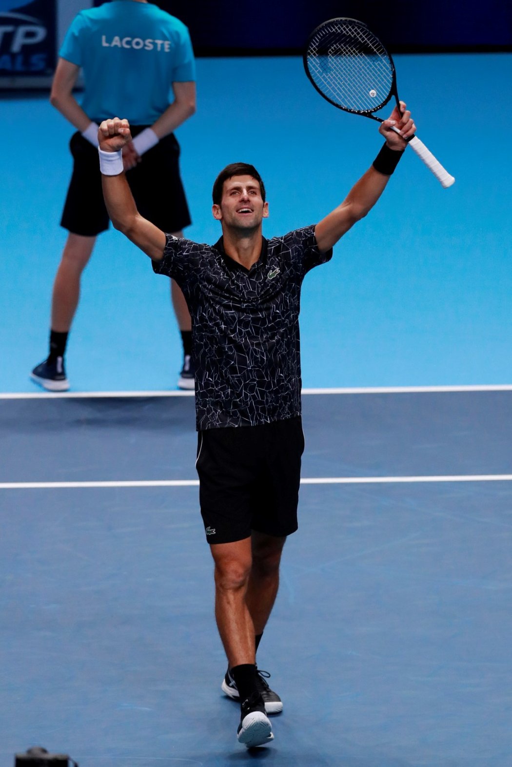 Novak Djokovič potvrdil v úvodním utkání Turnaje mistrů roli světové jedničky a porazil Johna Isnera