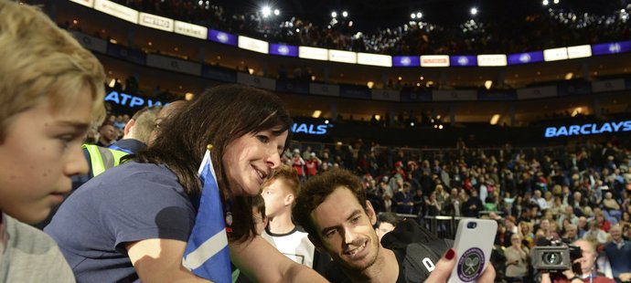 Tenista Andy Murray si poradil v úvodním zápase se Španělem Davidem Ferrerem.