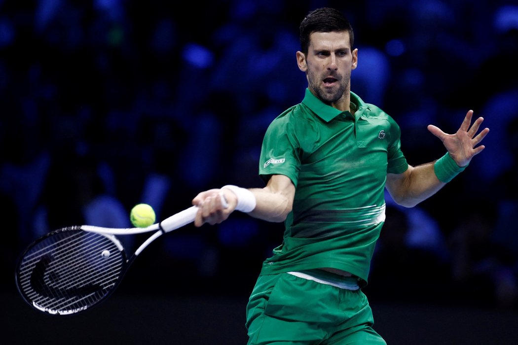 Hvězdný tenista Novak Djokovič se probojoval do čtvrtfinále Australian Open. Spoustu lidí ale více zajímá obsah jeho lahve