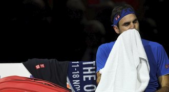 Federer na úvod Turnaje mistrů padl s Nišikorim, o naději zabojuje s Thiemem