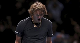 Turnaj mistrů: Zverev přemohl Isnera. V semifinále vyzve Federera