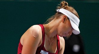 Zvonarevová finále Fed Cupu hrát nebude, nahradila ji Vesninová