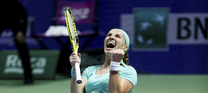 Světlana Kuzněcovová se raduje z triumfu nad Karolínou Plíškovou na Turnaji mistryň