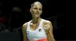 Karolína Plíšková se raduje z vítězství nad Venus Williamsovou v úvodním zápase na Turnaji mistryň