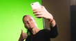 Karolína Plíšková fotí selfíčko pro fanoušky při mediálních aktivitách před Turnajem mistryň