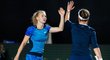 Nasazené jedničky Barbora Krejčíková a Kateřina Siniaková vstoupily do tenisového Turnaje mistryň výhrou 6:4 a 6:1 nad kanadsko-mexickým párem Sharon Fichmanová, Giuliana Olmosová.