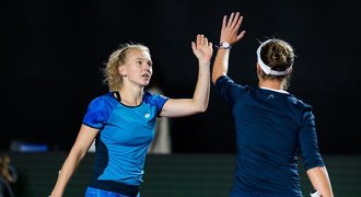 Češky ve finále Masters! Krejčíková se Siniakovou ovládly super tie-break