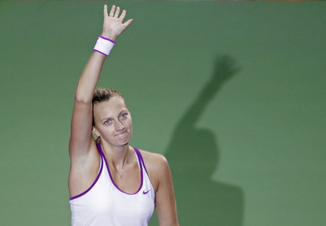Senzace. Petra Kvitová se raduje, porazila Rusku Marii Šarapovovou a postoupila do finále Turnaje mistryň.