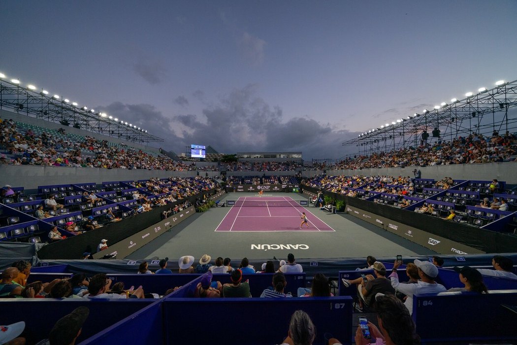 Improvizovaný stadion v Cancúnu, kde se hraje Turnaj mistryň