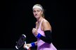 Petra Kvitová se hecuje v zápase proti Švýcarce Bencicové na Turnaji mistryň