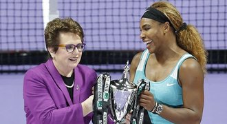Serena vrátila Halepové kanára a popáté ovládla Turnaj mistryň