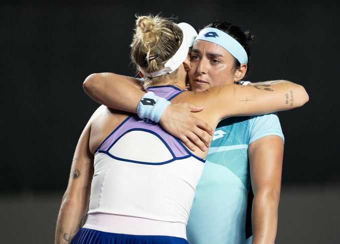 Pauza kvůli vyčerpání a depresi, teď je Džábirová těhotná: Kurt si bude muset počkat Pauza kvůli vyčerpání a depresi, teď je Džábirová těhotná: Kurt si bude muset počkat