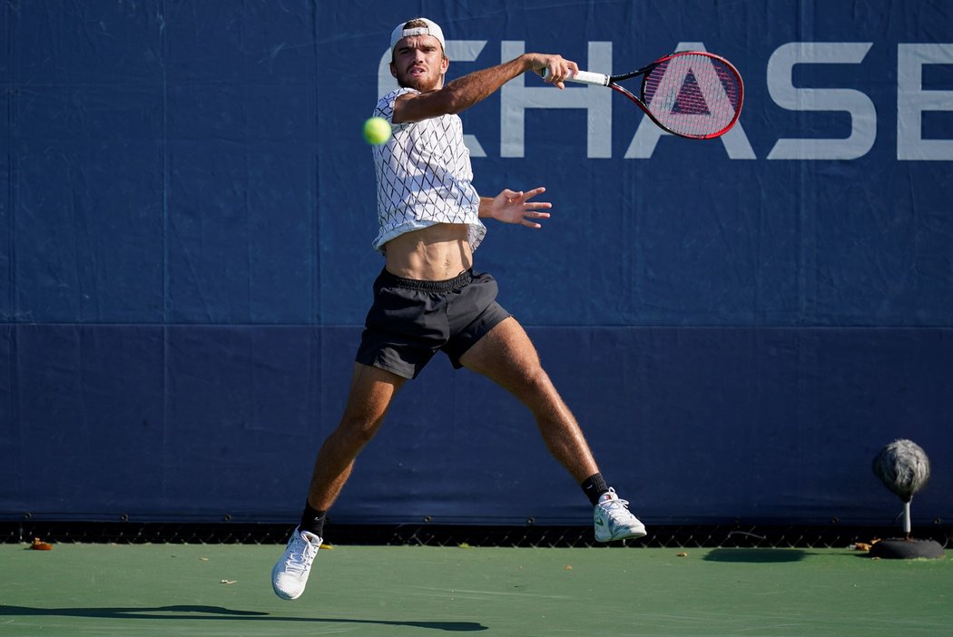 Český tenista Tomáš Macháč vypadl na US Open již v 1. kole