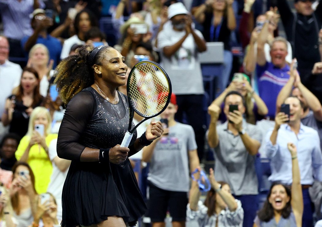 Serena Williamsová si prodloužila loučení s kariérou, na US Open postoupila do 2. kola