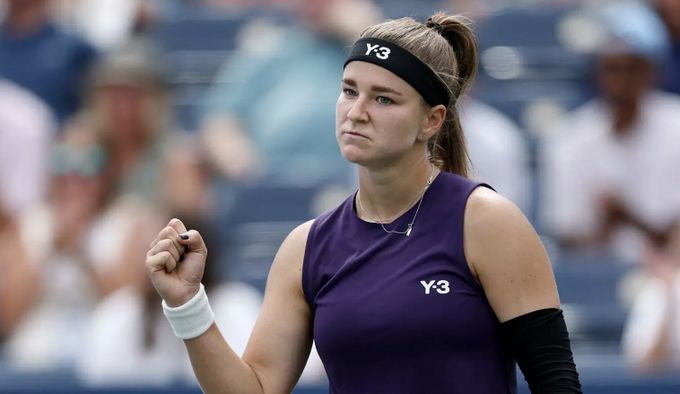 Muchovou při výhře trápila ztuhlá záda: Pomohlo ošetření. Ve třetím setu chytla druhý dech Muchovou při výhře trápila ztuhlá záda: Pomohlo ošetření. Ve třetím setu chytla druhý dech