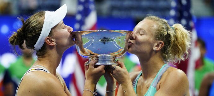 Fantastický obrat! Krejčíková se Siniakovou mají titul z US Open