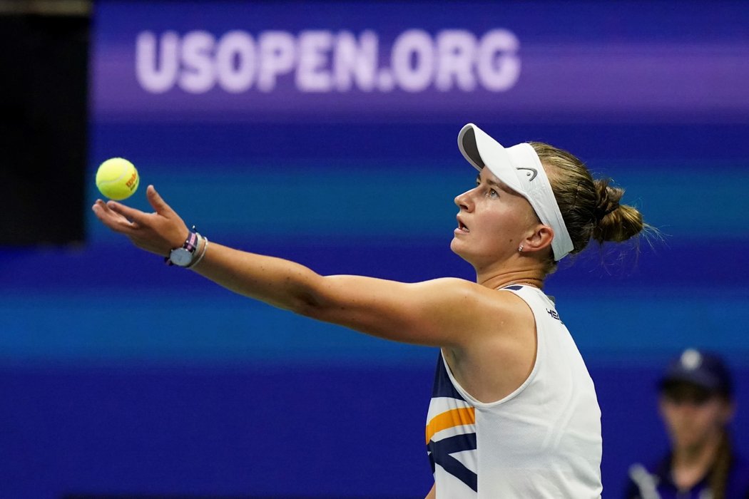 Česká tenistka Barbora Krejčíková v zápase s Garbině Muguruzaovou, ve kterém vybojovala postup do čtvrtfinále US Open