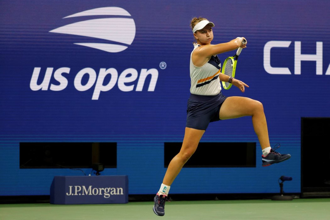 Česká tenistka Barbora Krejčíková v zápase s Garbině Muguruzaovou, ve kterém vybojovala postup do čtvrtfinále US Open