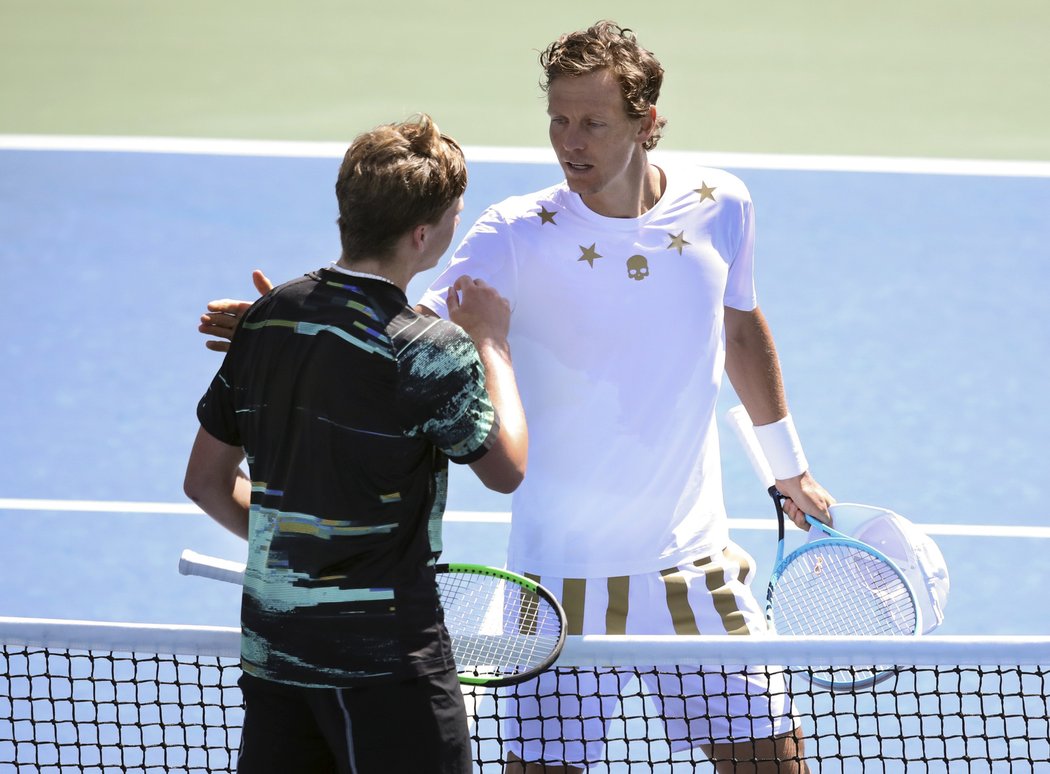 Někdejší čtvrtý hráč světa Tomáš Berdych, kterého v poslední době trápila zranění a letos hrál teprve devátý turnaj, v New Yorku prohrál s domácím kvalifikantem Jensonem Brooksbym 1:6, 6:2, 4:6 a 4:6.