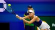 Česká tenistka Markéta Vondroušová během čtvrtfinálového souboje s Madison Keysovou