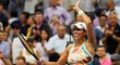 Radující se Madison Keysová zdraví americké fanoušky po postupu do semifinále domácího US Open