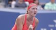 Petra Kvitová se raduje ve čtvrtfinále US Open proti Flavii Pennettaové