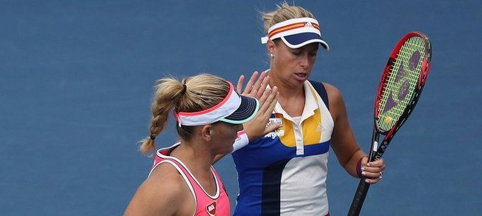 Andrea Hlaváčková (vpravo) s Timeou Babosovou na US Open