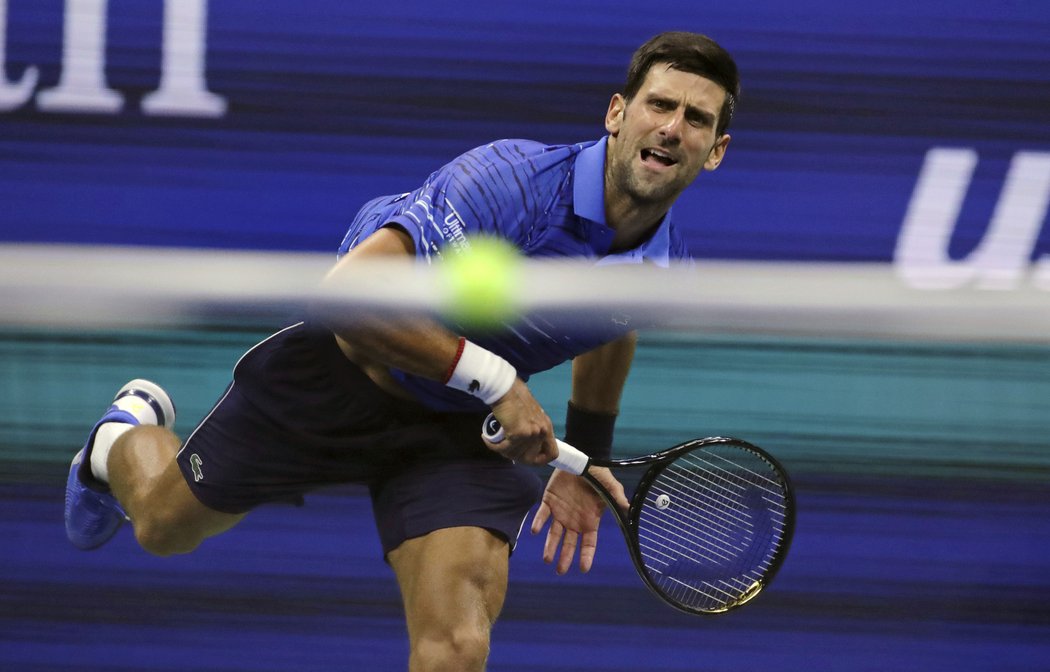 Novak Djokovič i přes problémy s ramenem postoupil do 3. kola