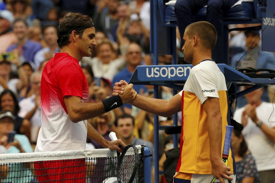 Roger Federer postoupil, ale s Južnyjm se trápil hodně