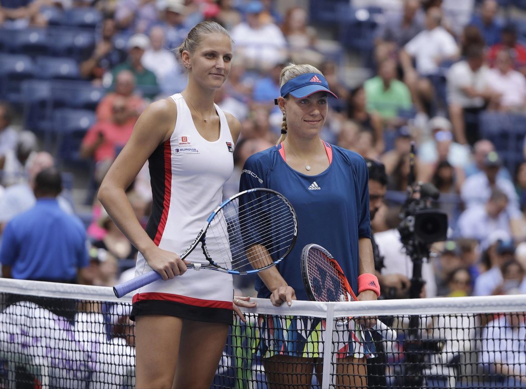 Karolína Plíšková se svou finálovou soupeřkou ve finále US Open Angelique Kerberovou