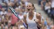 Karolína Plíšková se ve finále US Open raduje z vyhrané druhé sady proti Angelique Kerberové