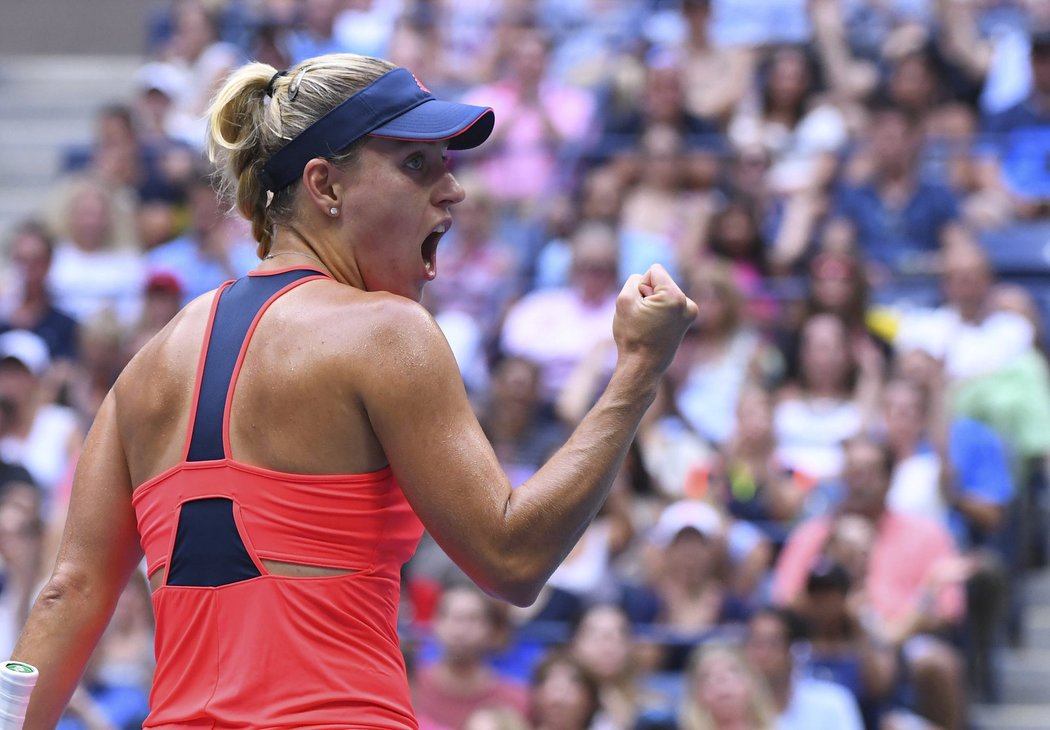 Německá tenistka Angelique Kerberová se raduje ve finále US Open proti Karolíně Plíškové