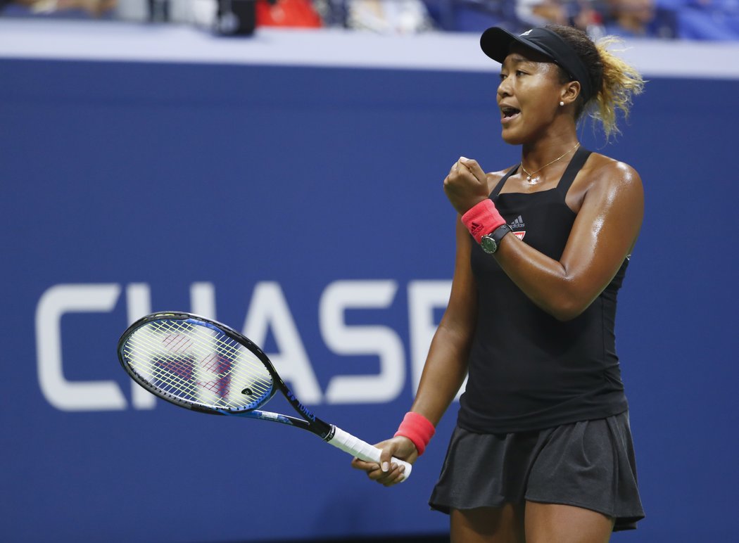 Naomi Ósakaová se hecuje ve finále US Open proti Sereně Williamsové