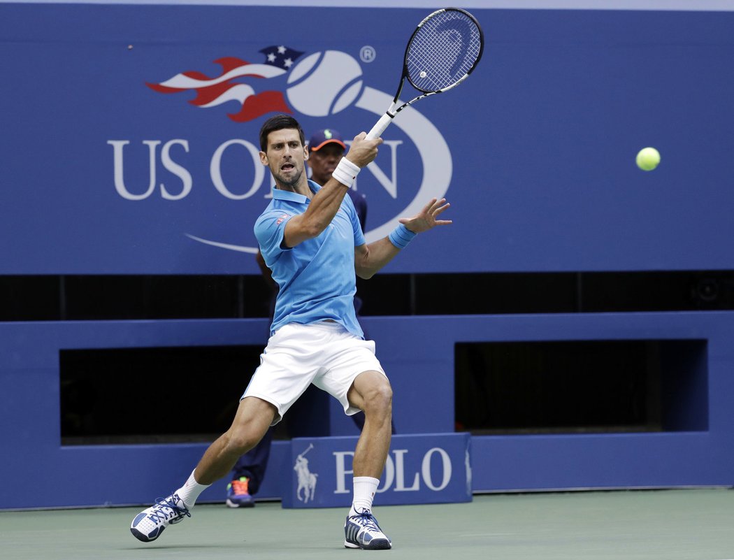 Novak Djokovič ve finále US Open proti Stanu Wawrinkovi