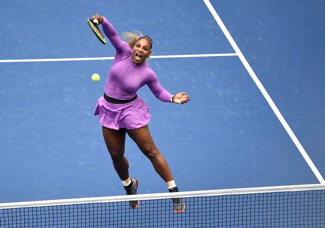 Serena Williamsová prohrála ve finále US Open hned svůj první servis