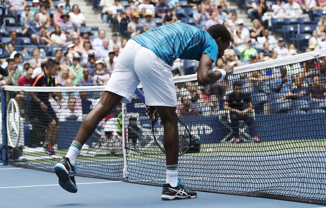 Gaël Monfils v duelu druhého kola US Open proti Janu Šátralovi