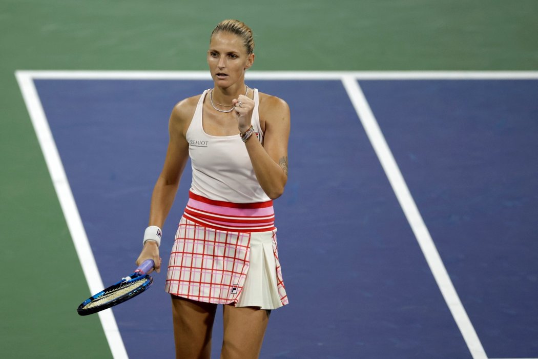 Karolína Plíšková se hecuje v zápase třetího kola US Open proti Bencicové