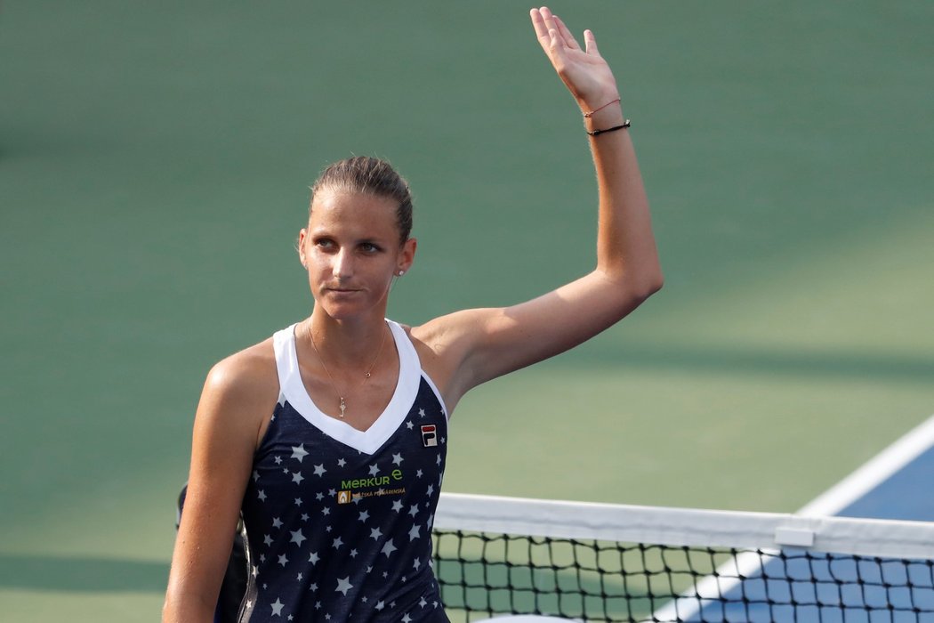 Tenistka Karolína Plíšková zvládla vstup do US Open. Osmá nasazená v prvním kole sice udělala osm dvojchyb a čtyřikrát přišla o servis, ale Zarinu Dijasovou z Kazachstánu porazila 6:4 a 7:6