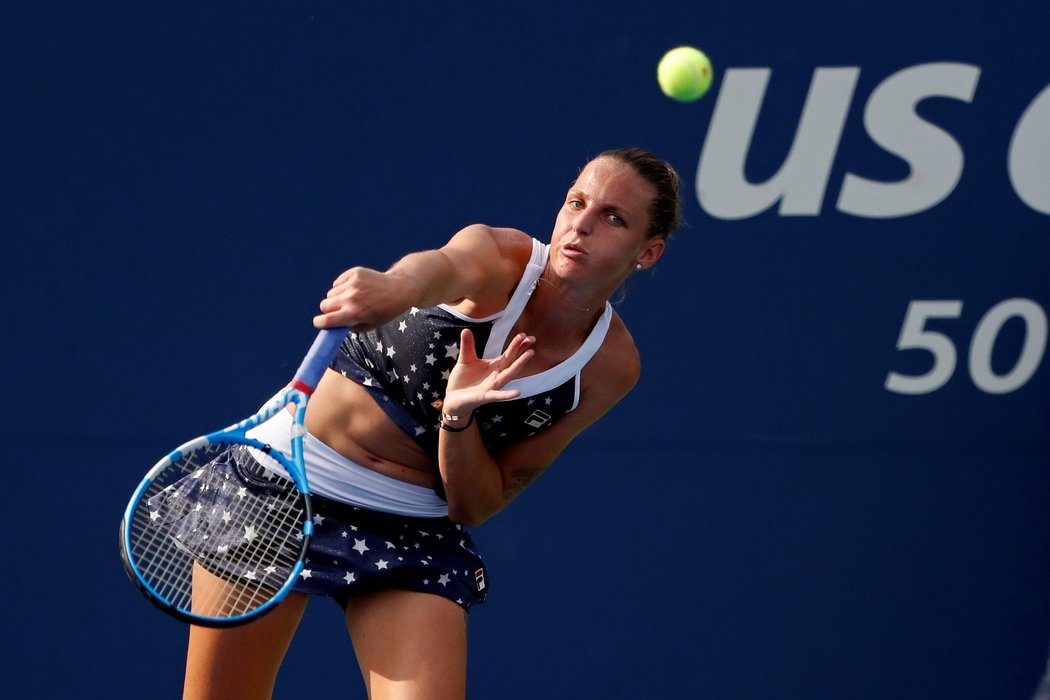 Tenistka Karolína Plíšková zvládla vstup do US Open. Osmá nasazená v prvním kole sice udělala osm dvojchyb a čtyřikrát přišla o servis, ale Zarinu Dijasovou z Kazachstánu porazila 6:4 a 7:6