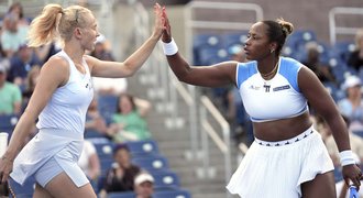 Siniaková v semifinále čtyřhry. Vondroušová odstoupila, Lehečka s Krejčíkovou prohráli Siniaková v semifinále čtyřhry. Vondroušová odstoupila, Lehečka s Krejčíkovou prohráli